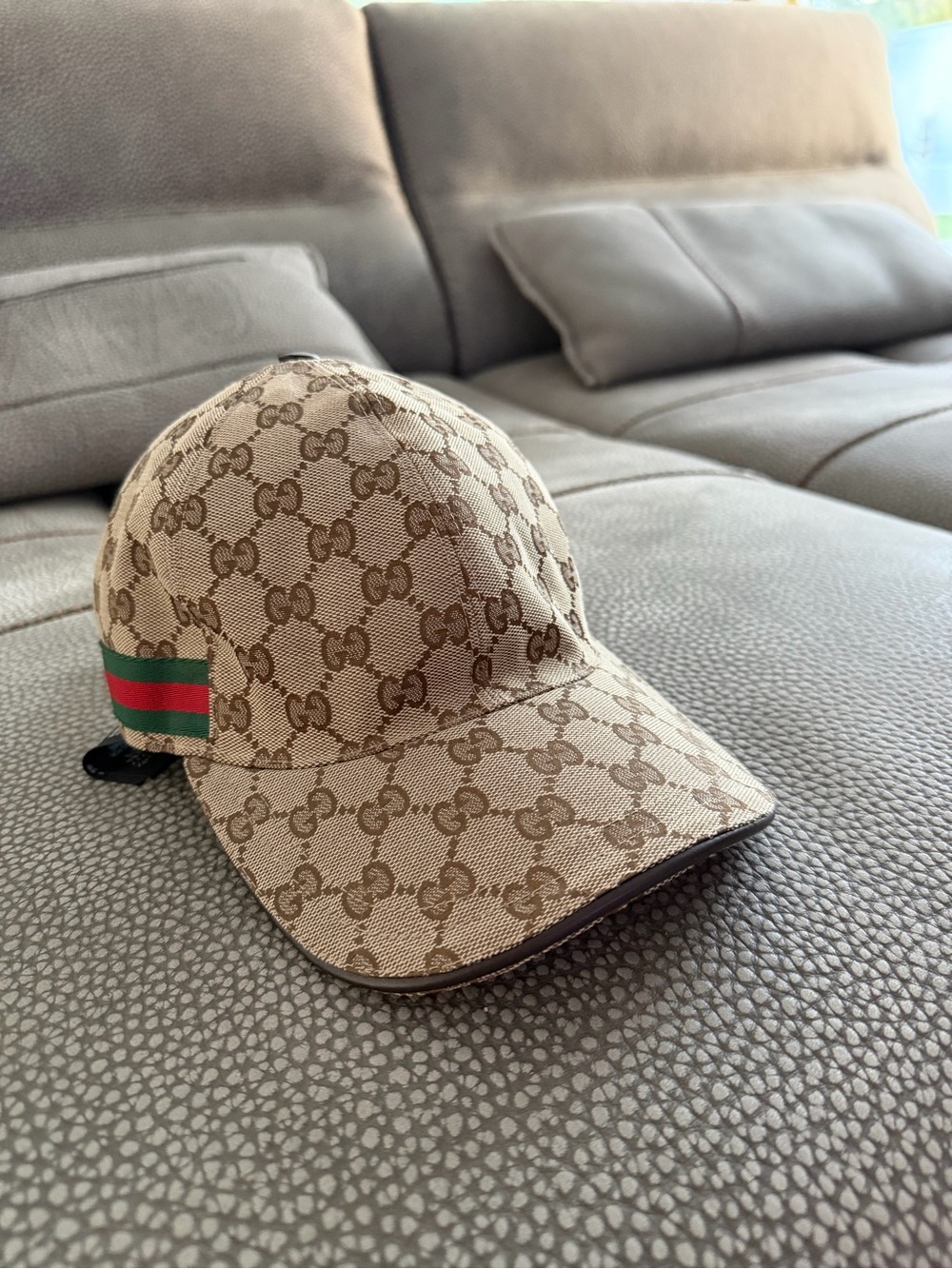 Gucci hat! Perfect condition for men’s or women - Picture 2 of 6